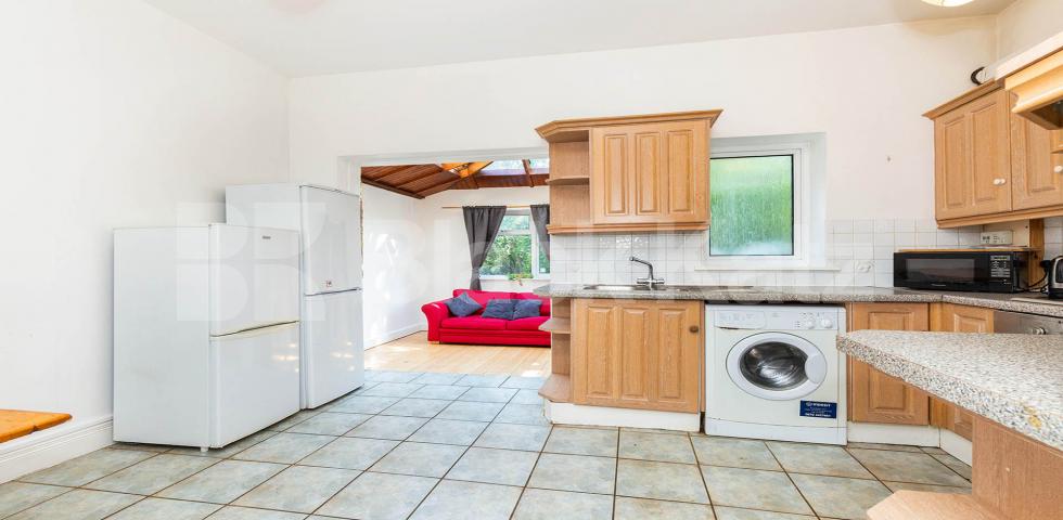 			4 BED GARDEN FLAT, 4 Bedroom, 1 bath, 1 reception Flat			 Digby Cresent, Finsbury park / Arsenal